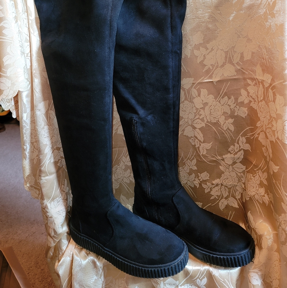 Size 10 black boot